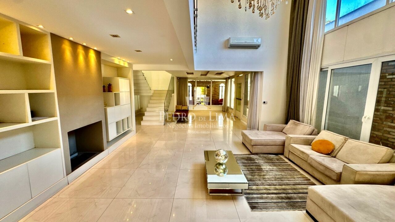 Casa Alto Padrão, com piscina, 4 suítes e 4 vagas na Mooca.