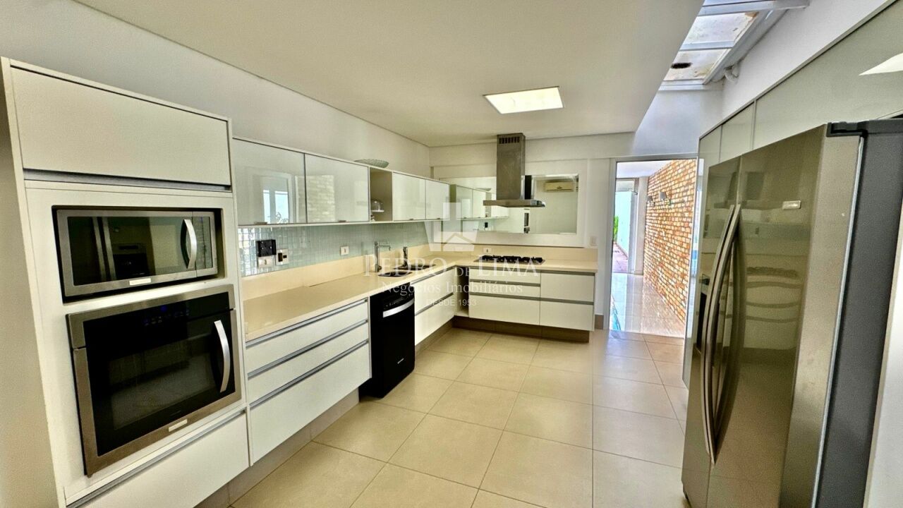 Casa Alto Padrão, com piscina, 4 suítes e 4 vagas na Mooca.
