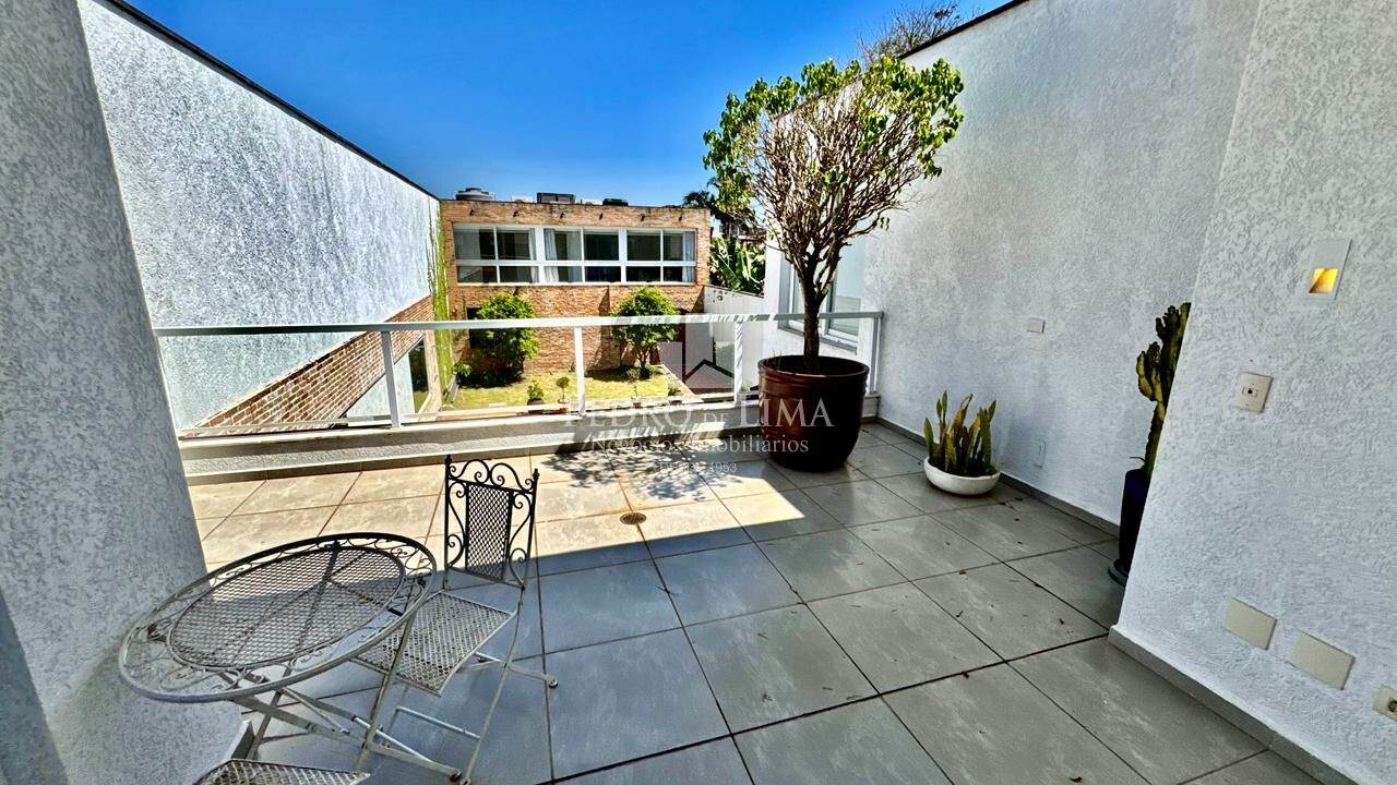 Casa Alto Padrão, com piscina, 4 suítes e 4 vagas na Mooca.