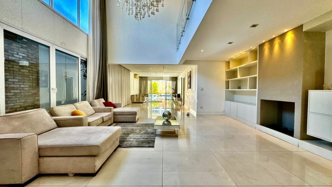 Casa Alto Padrão, com piscina, 4 suítes e 4 vagas na Mooca.