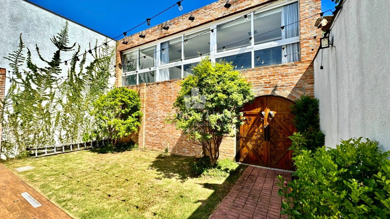 Casa Alto Padrão, com piscina, 4 suítes e 4 vagas na Mooca.