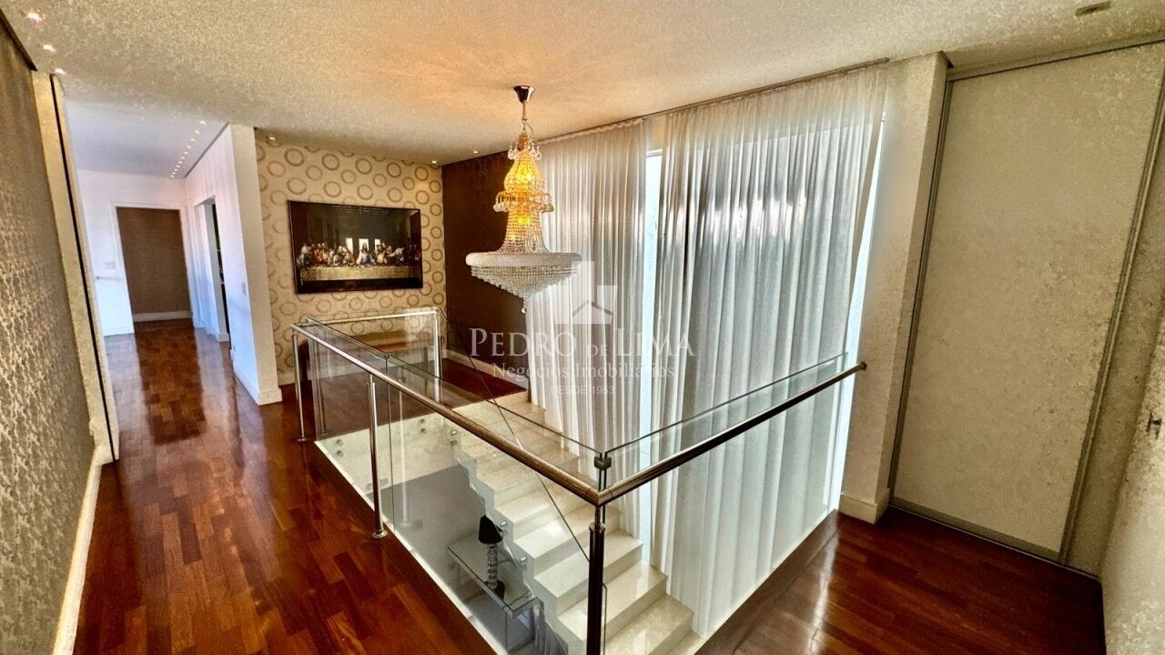 Casa Alto Padrão, com piscina, 4 suítes e 4 vagas na Mooca.