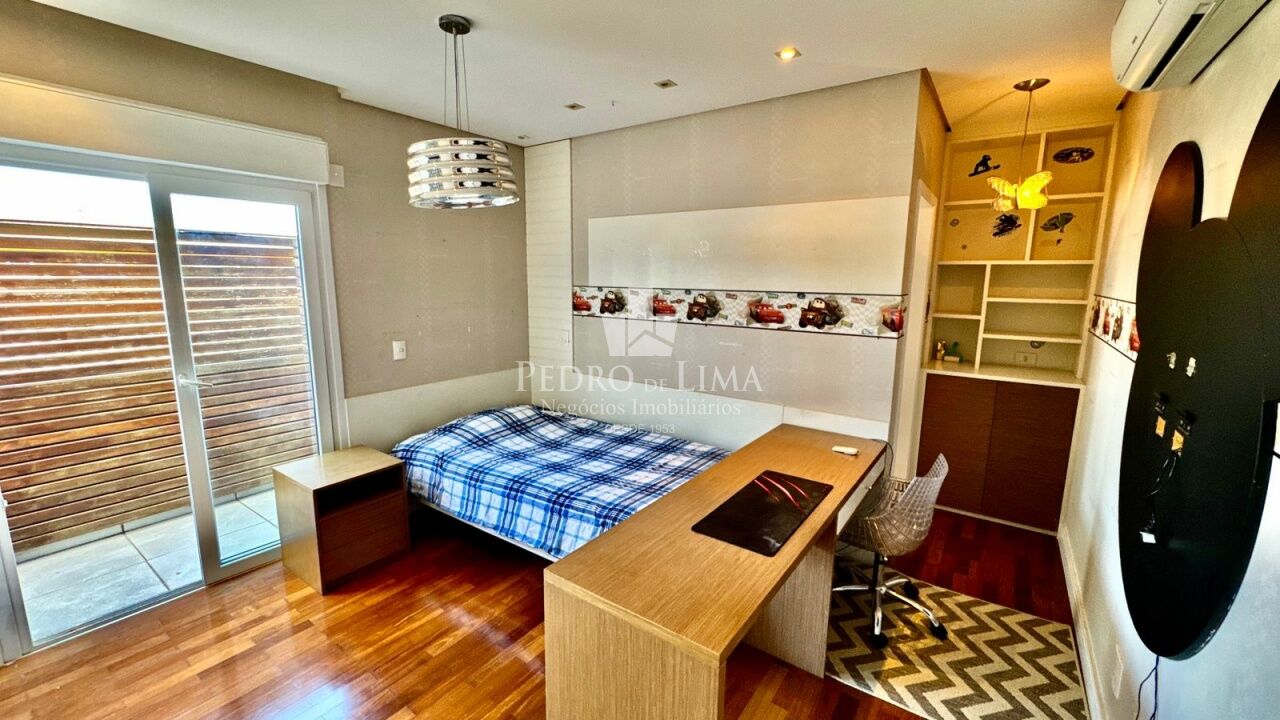 Casa Alto Padrão, com piscina, 4 suítes e 4 vagas na Mooca.
