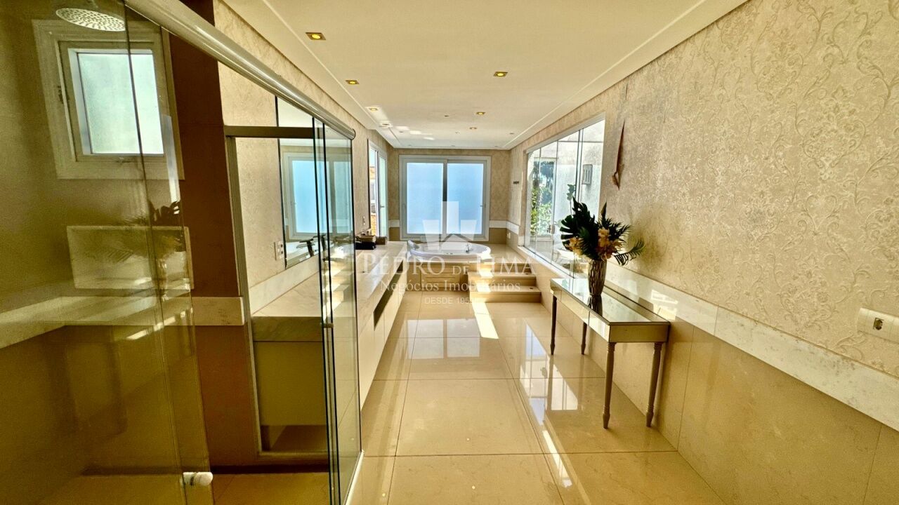 Casa Alto Padrão, com piscina, 4 suítes e 4 vagas na Mooca.