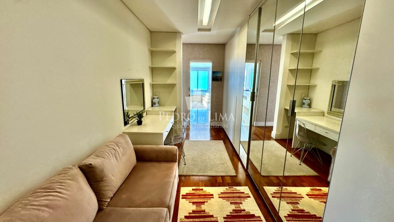 Casa Alto Padrão, com piscina, 4 suítes e 4 vagas na Mooca.