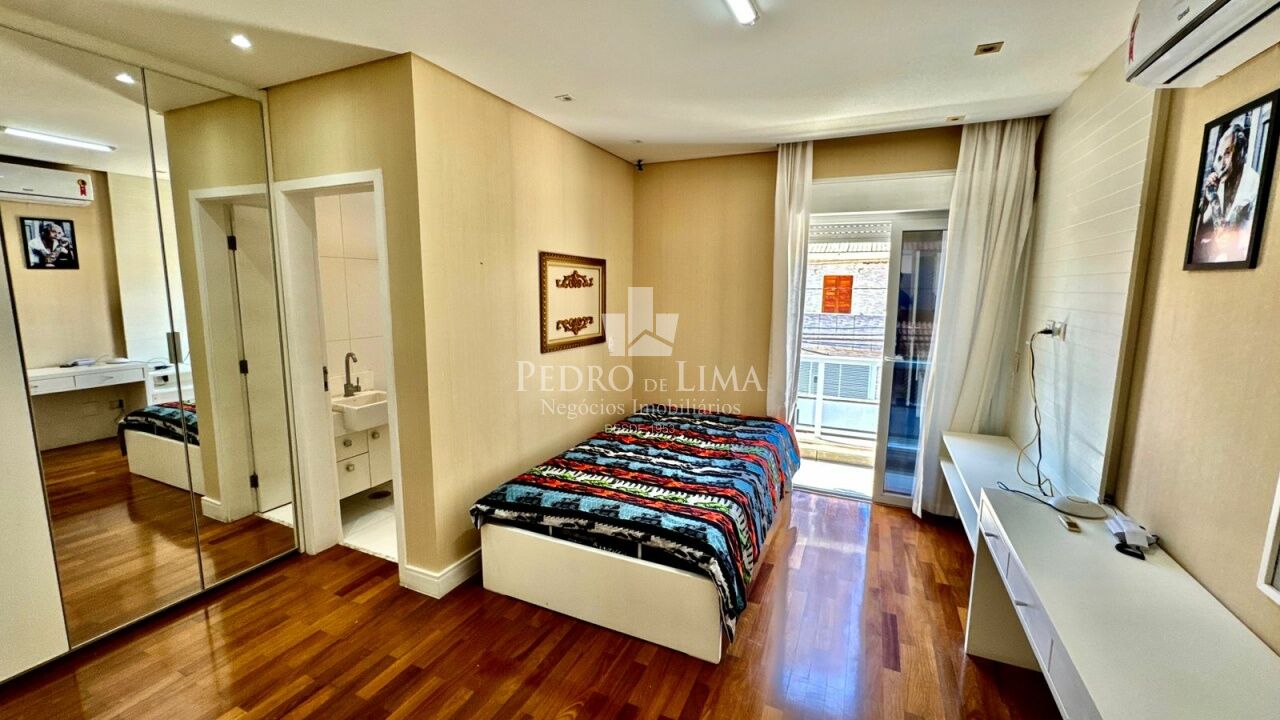 Casa Alto Padrão, com piscina, 4 suítes e 4 vagas na Mooca.