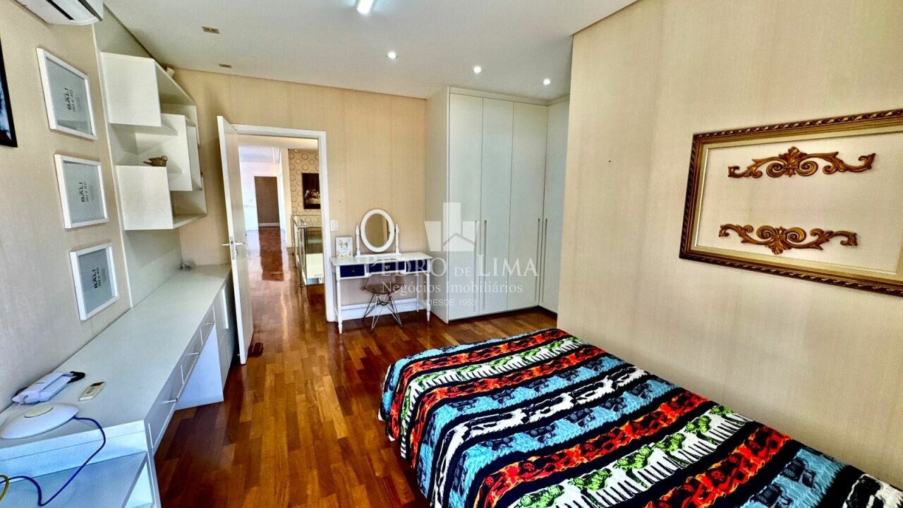 Casa Alto Padrão, com piscina, 4 suítes e 4 vagas na Mooca.