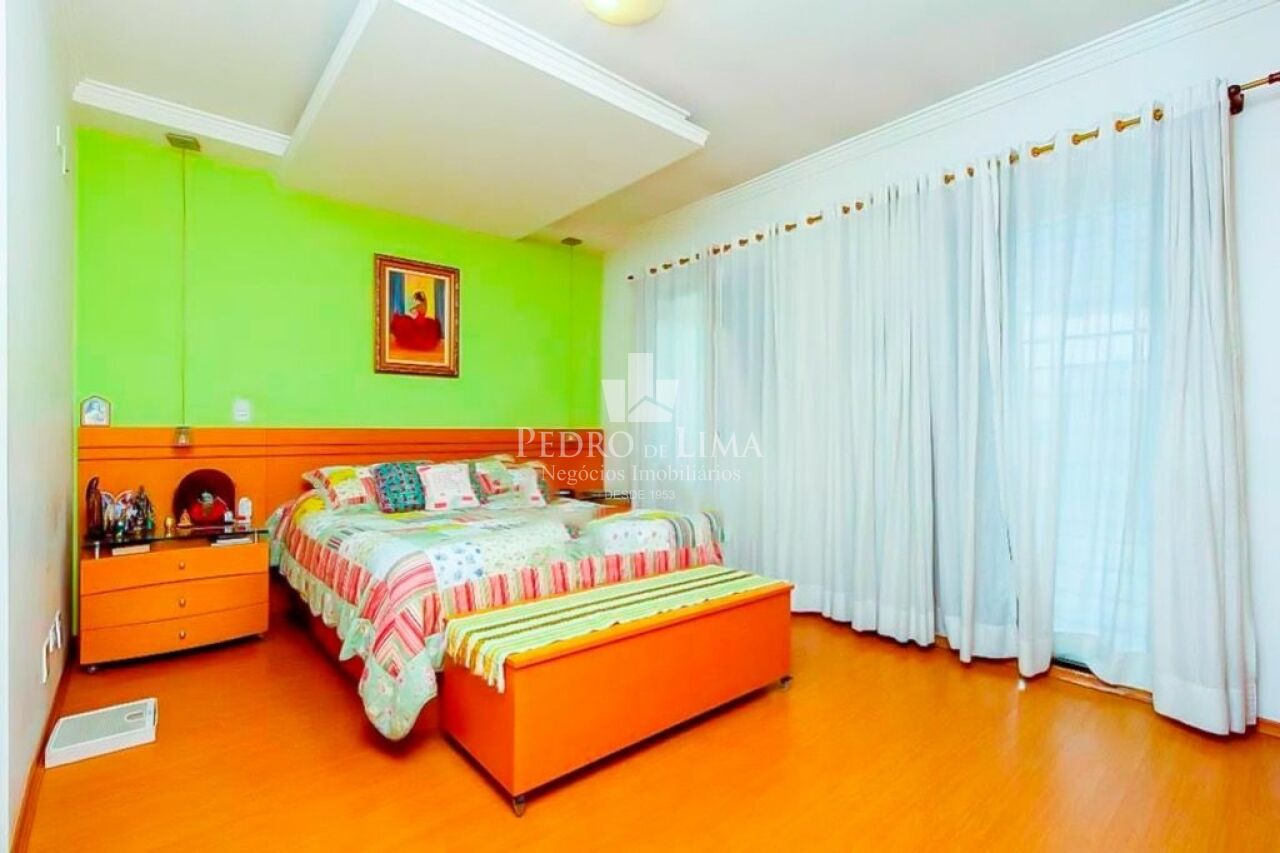 Sobrado com 245m² 5 quartos sendo 4 suítes e 5 vagas no Belém
