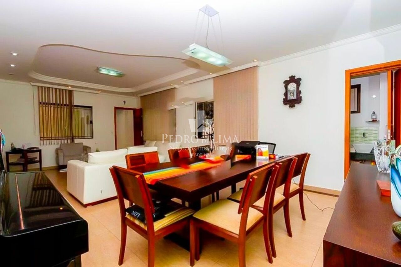 Sobrado com 245m² 5 quartos sendo 4 suítes e 5 vagas no Belém