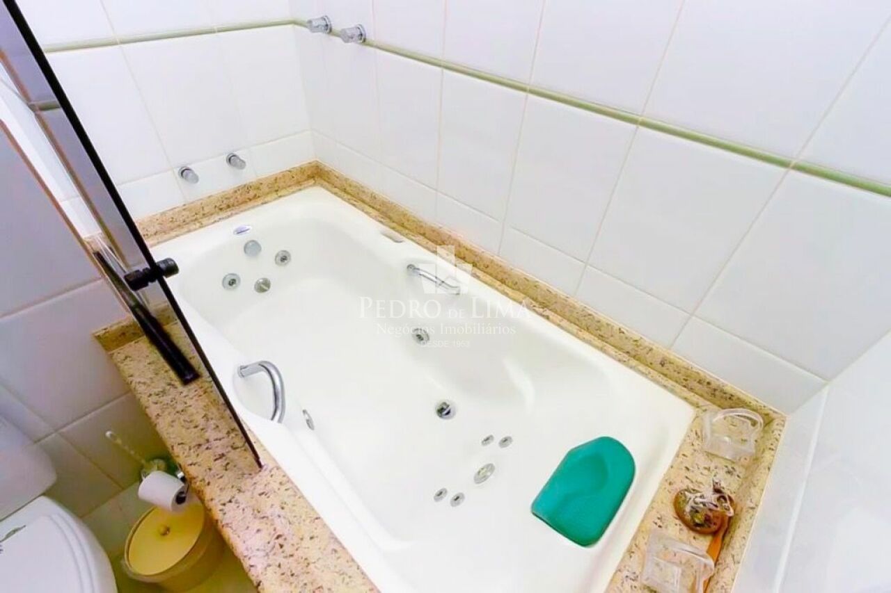 Sobrado com 245m² 5 quartos sendo 4 suítes e 5 vagas no Belém