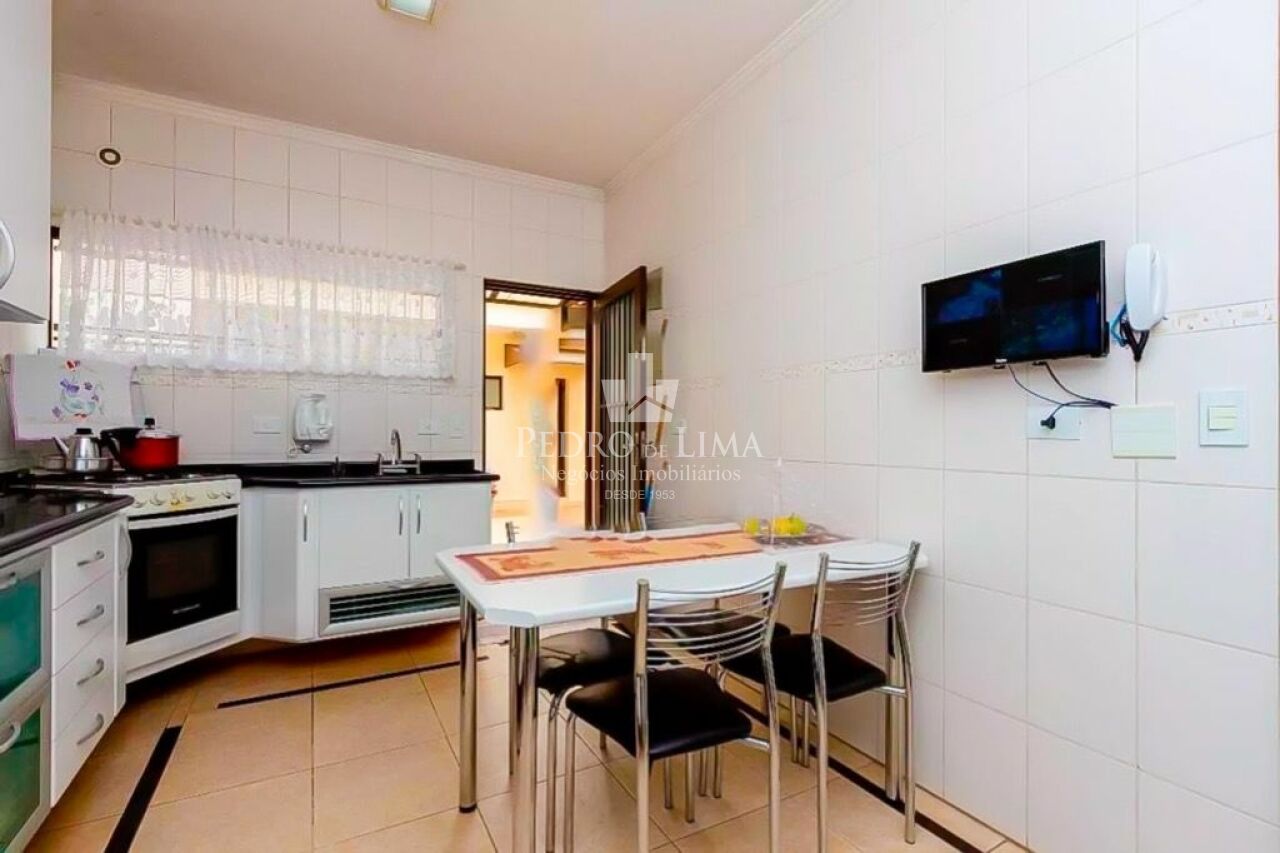 Sobrado com 245m² 5 quartos sendo 4 suítes e 5 vagas no Belém