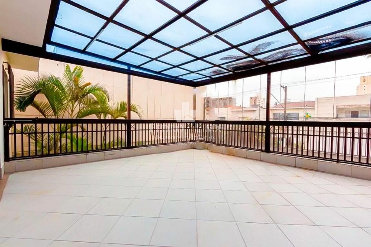 Sobrado com 245m² 5 quartos sendo 4 suítes e 5 vagas no Belém