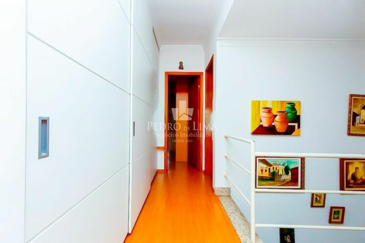 Sobrado com 245m² 5 quartos sendo 4 suítes e 5 vagas no Belém