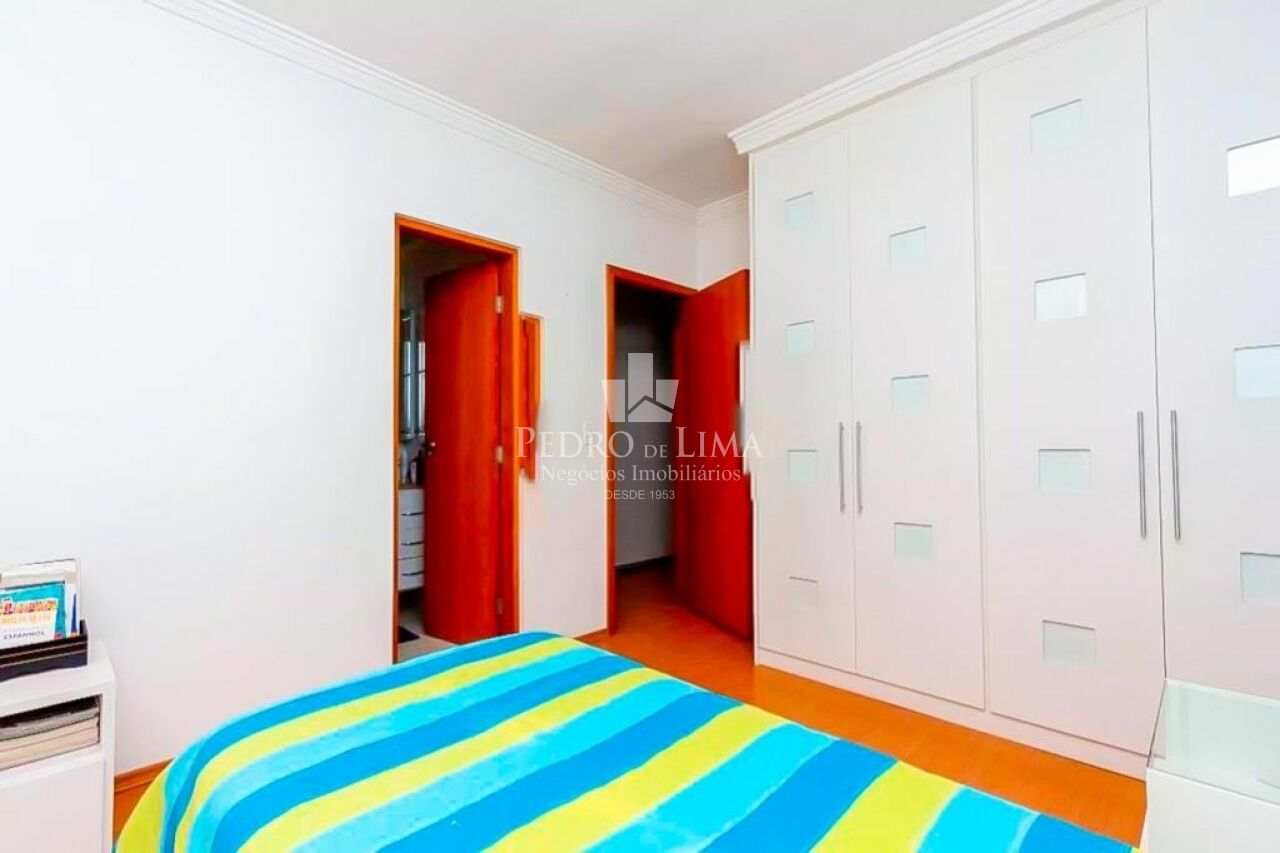Sobrado com 245m² 5 quartos sendo 4 suítes e 5 vagas no Belém