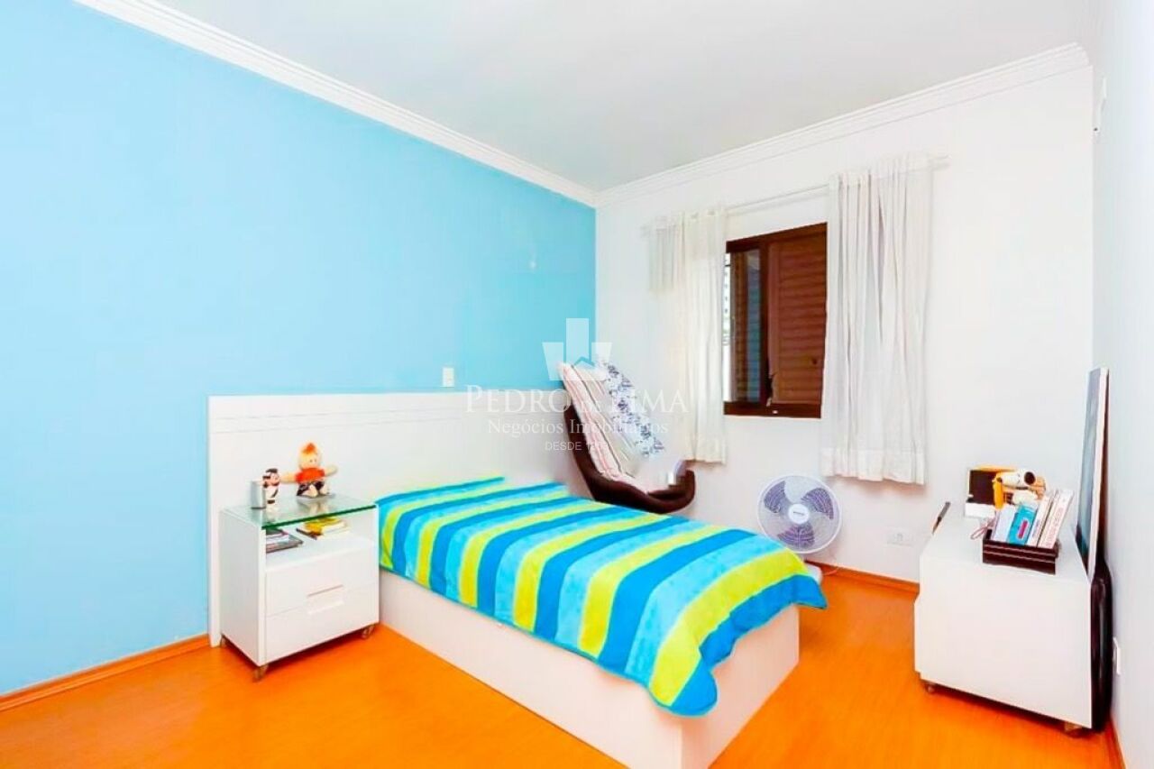 Sobrado com 245m² 5 quartos sendo 4 suítes e 5 vagas no Belém