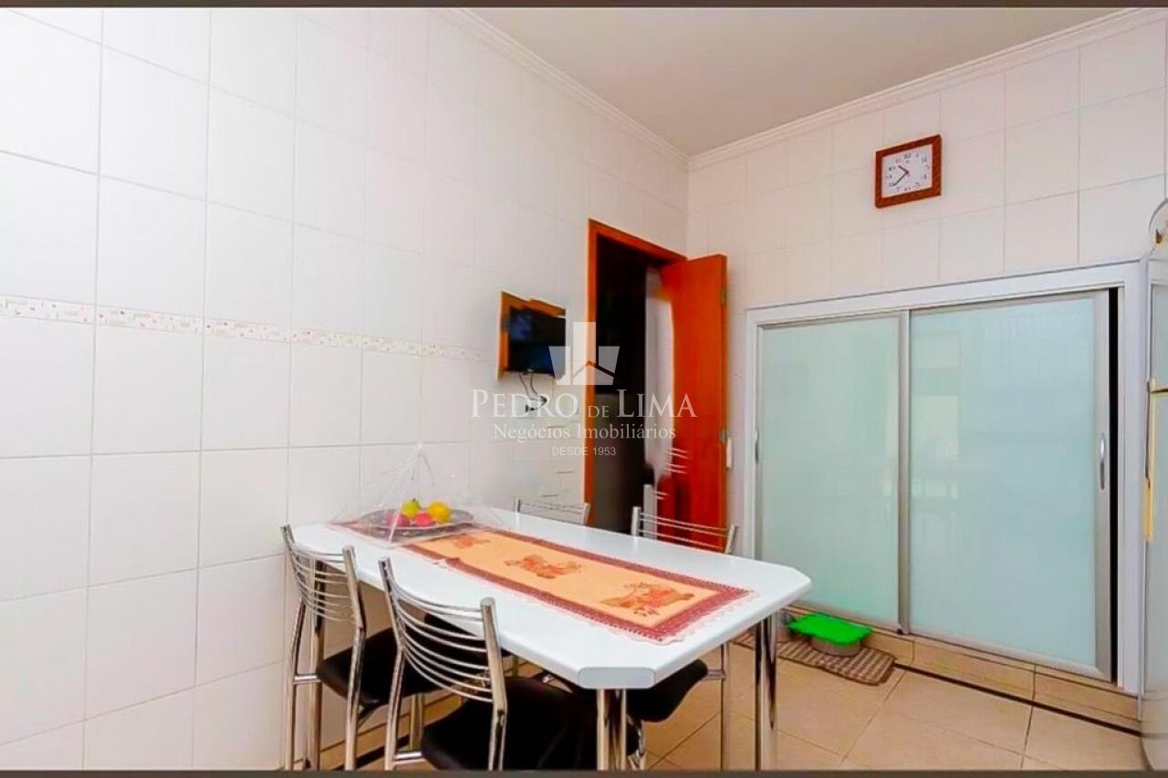Sobrado com 245m² 5 quartos sendo 4 suítes e 5 vagas no Belém