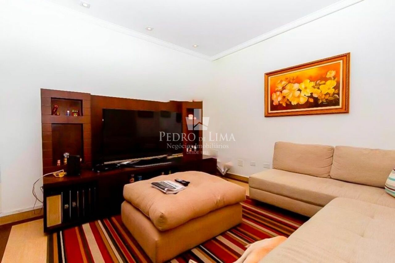 Sobrado com 245m² 5 quartos sendo 4 suítes e 5 vagas no Belém