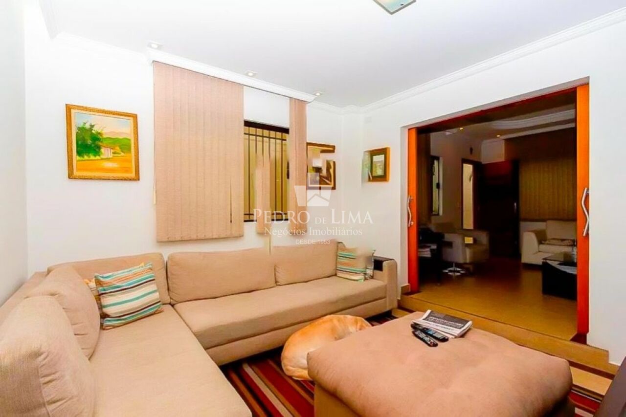 Sobrado com 245m² 5 quartos sendo 4 suítes e 5 vagas no Belém