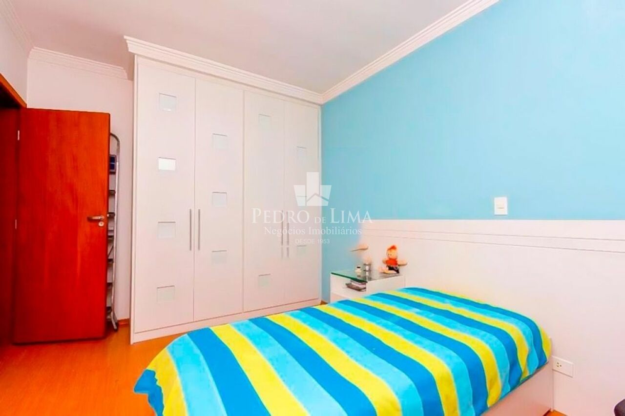 Sobrado com 245m² 5 quartos sendo 4 suítes e 5 vagas no Belém