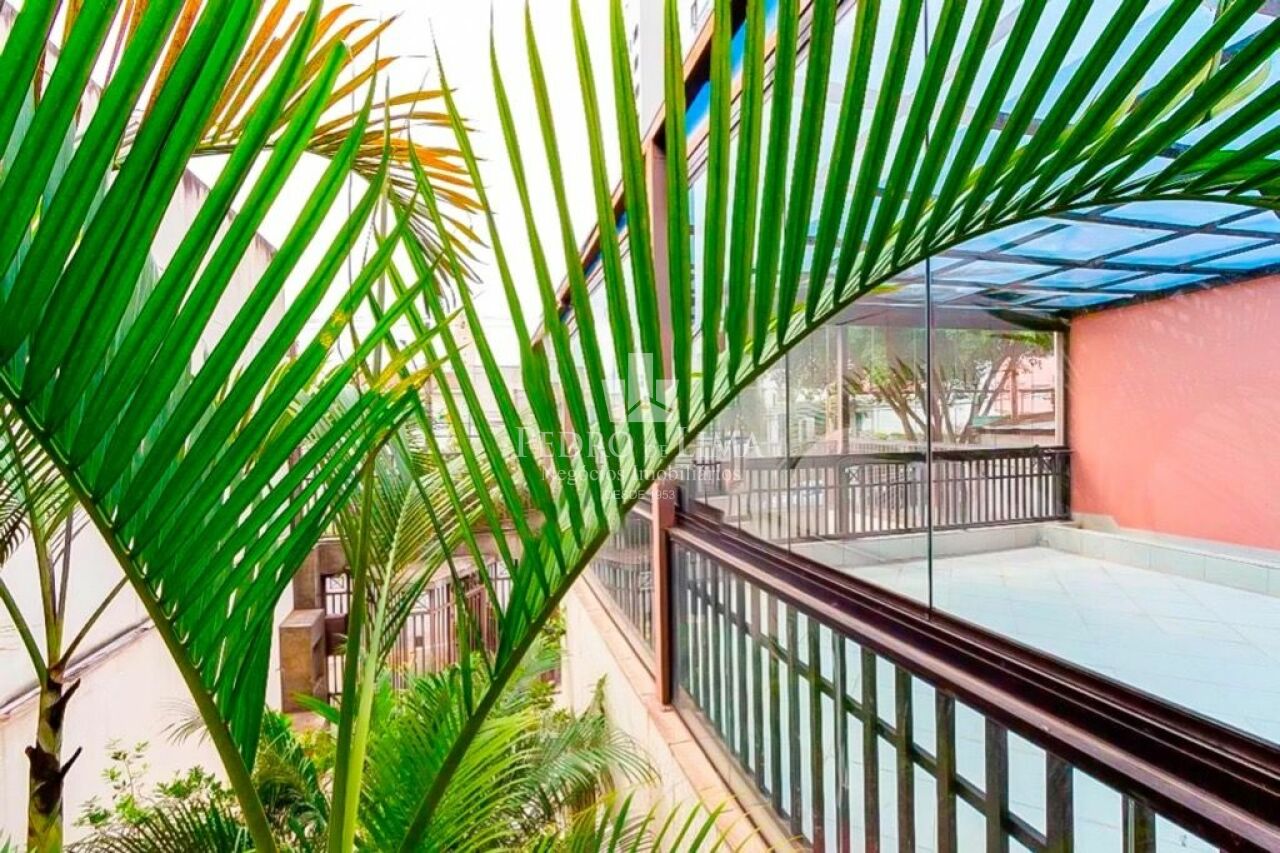 Sobrado com 245m² 5 quartos sendo 4 suítes e 5 vagas no Belém