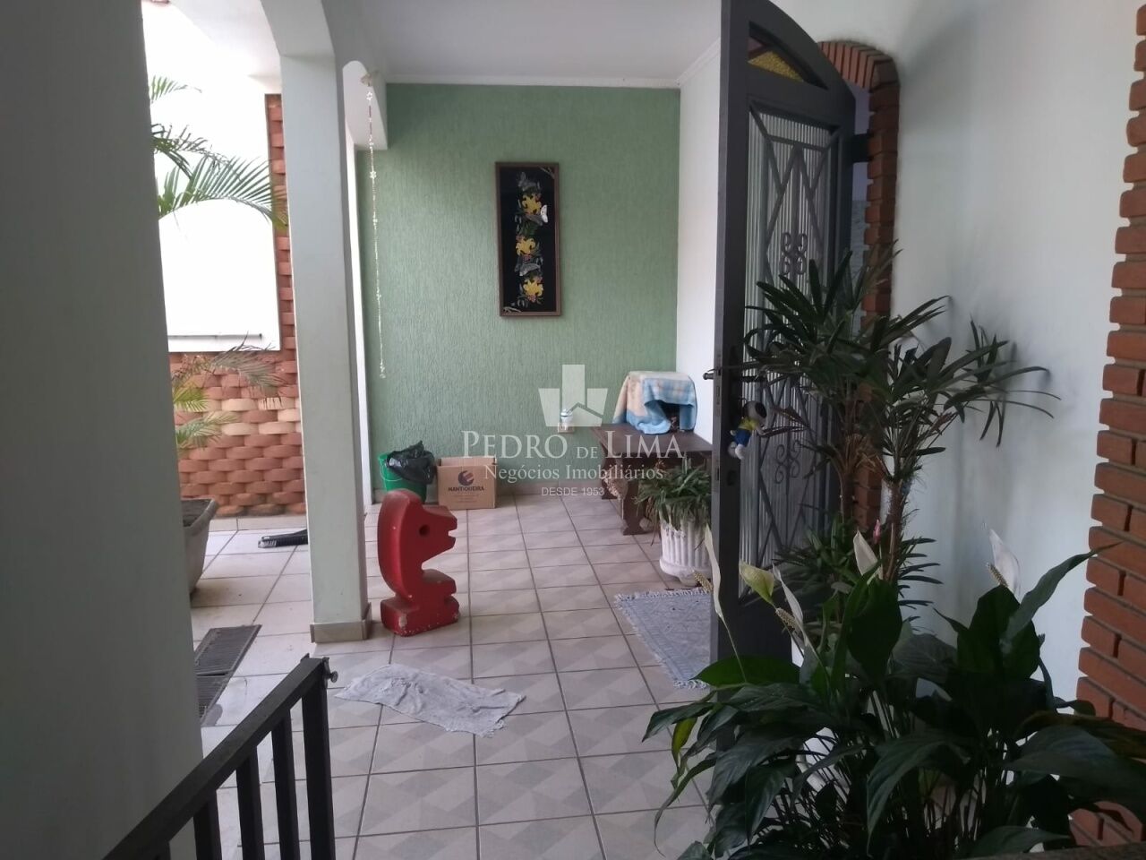 Sobrado com 3 dormitórios  e 5 vagas no Jardim Iva
