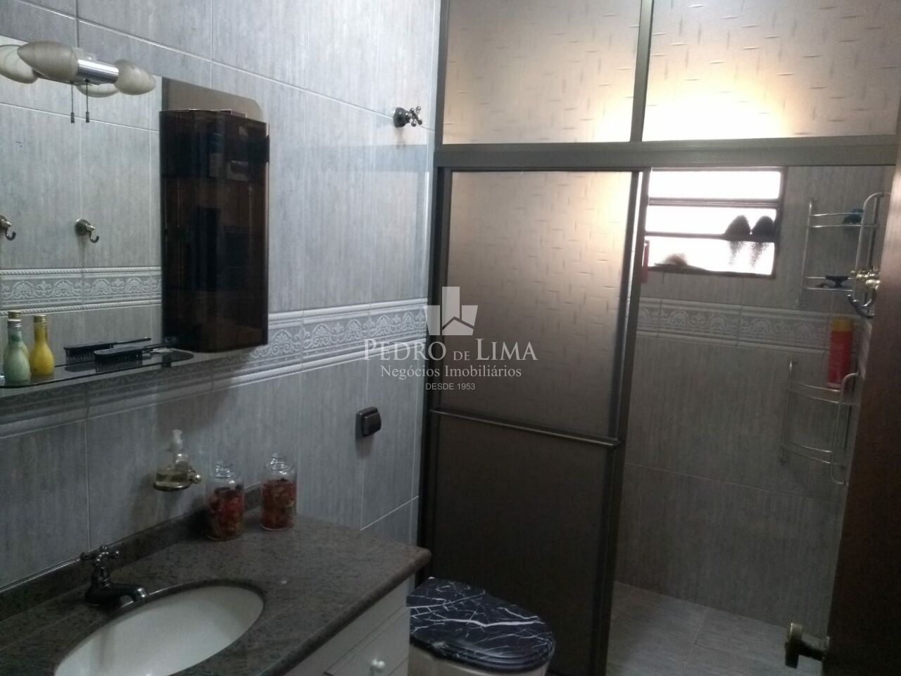 Sobrado com 3 dormitórios  e 5 vagas no Jardim Iva