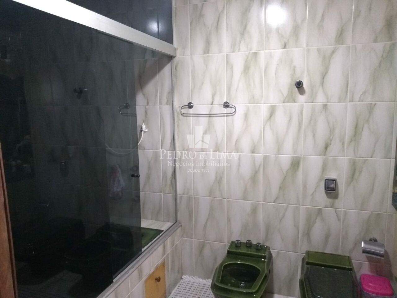 Sobrado com 3 dormitórios  e 5 vagas no Jardim Iva