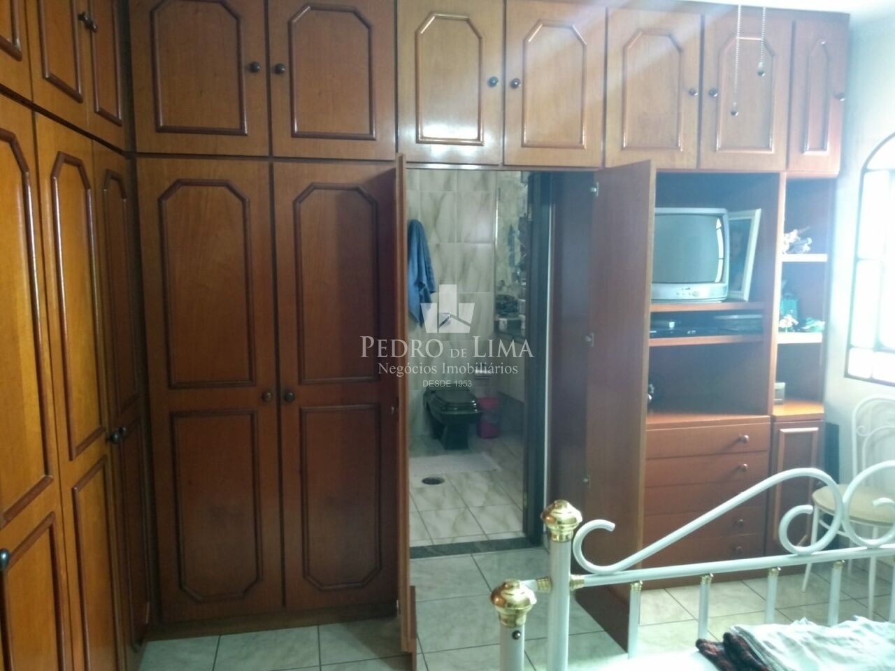 Sobrado com 3 dormitórios  e 5 vagas no Jardim Iva