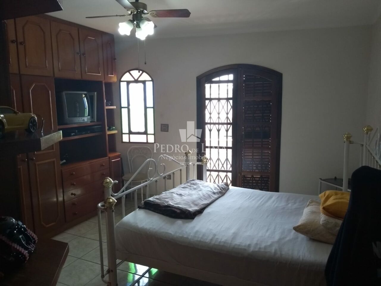 Sobrado com 3 dormitórios  e 5 vagas no Jardim Iva