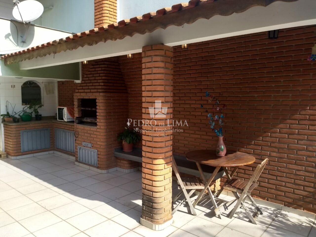 Sobrado com 3 dormitórios  e 5 vagas no Jardim Iva