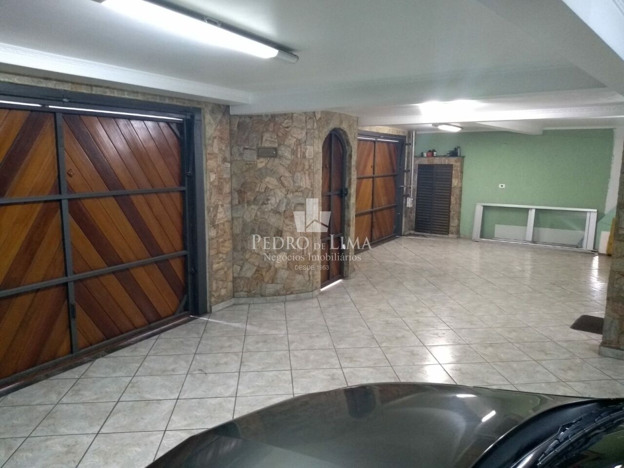 Sobrado com 3 dormitórios  e 5 vagas no Jardim Iva