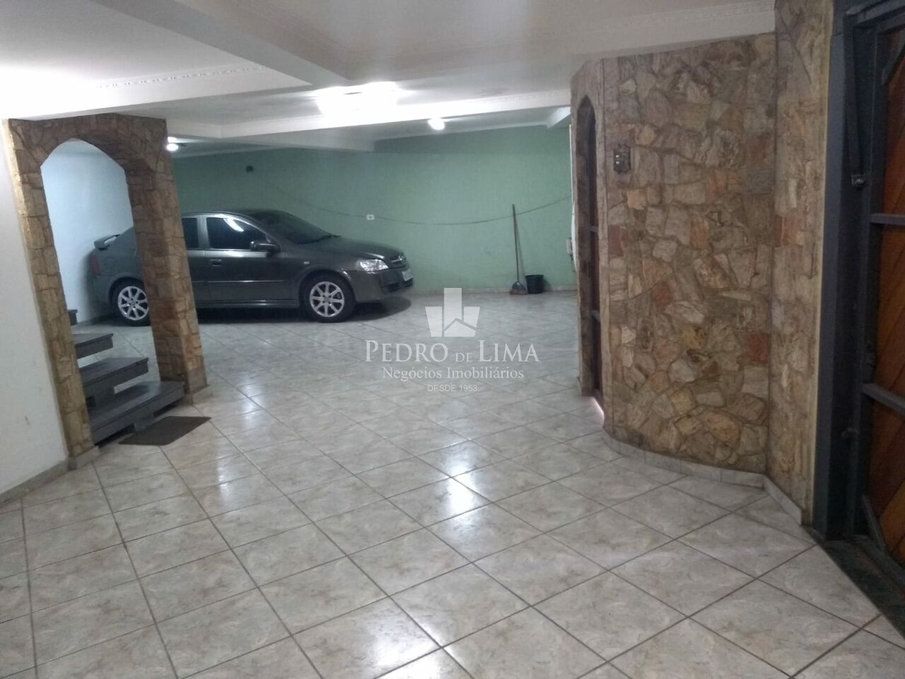 Sobrado com 3 dormitórios  e 5 vagas no Jardim Iva