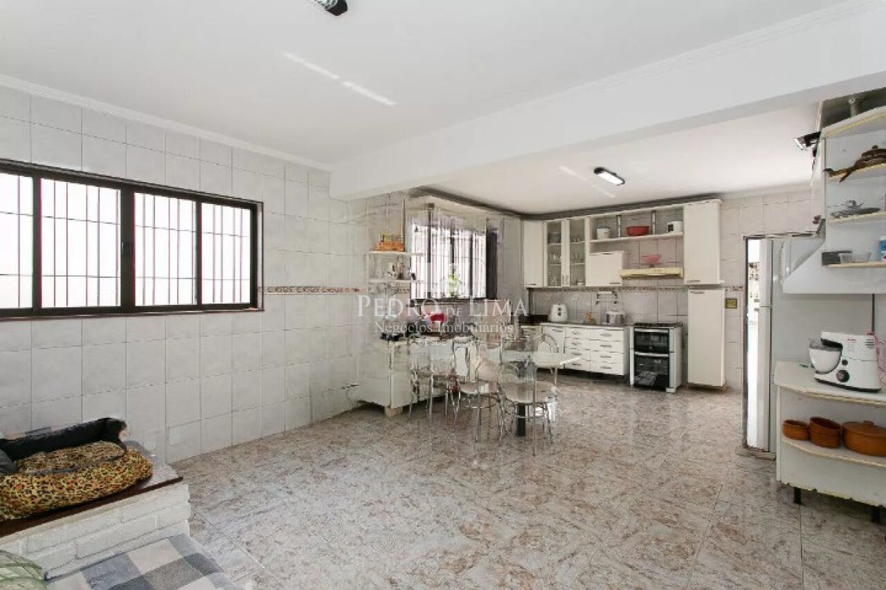 Casa com 3 quartos sendo 2 suítes e 8 vagas na Vila Carrão