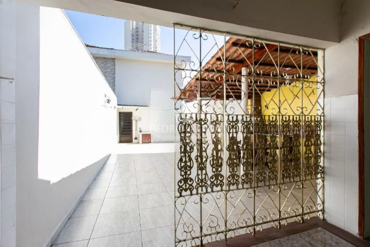 Casa com 3 quartos sendo 2 suítes e 8 vagas na Vila Carrão