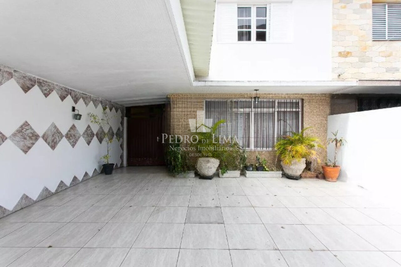 Casa com 3 quartos sendo 2 suítes e 8 vagas na Vila Carrão