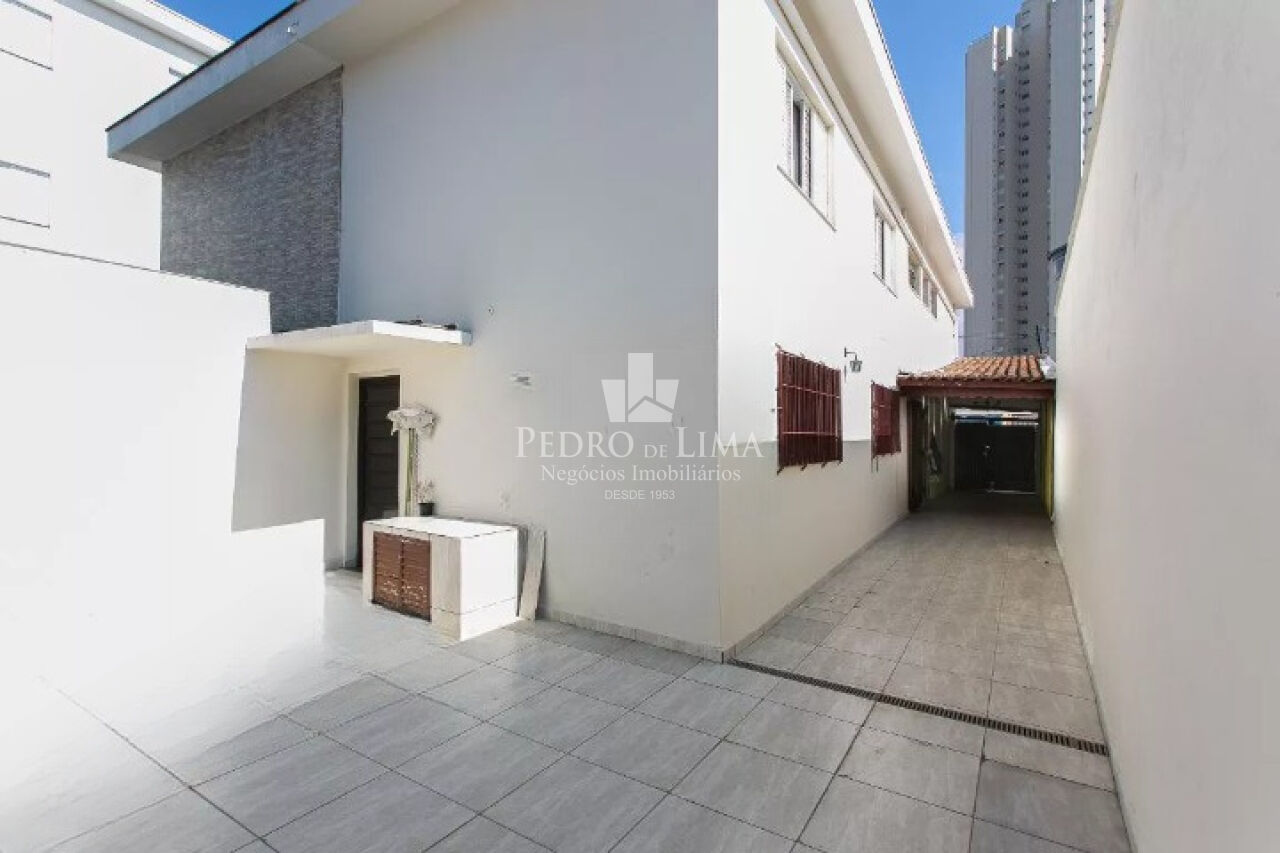 Casa com 3 quartos sendo 2 suítes e 8 vagas na Vila Carrão