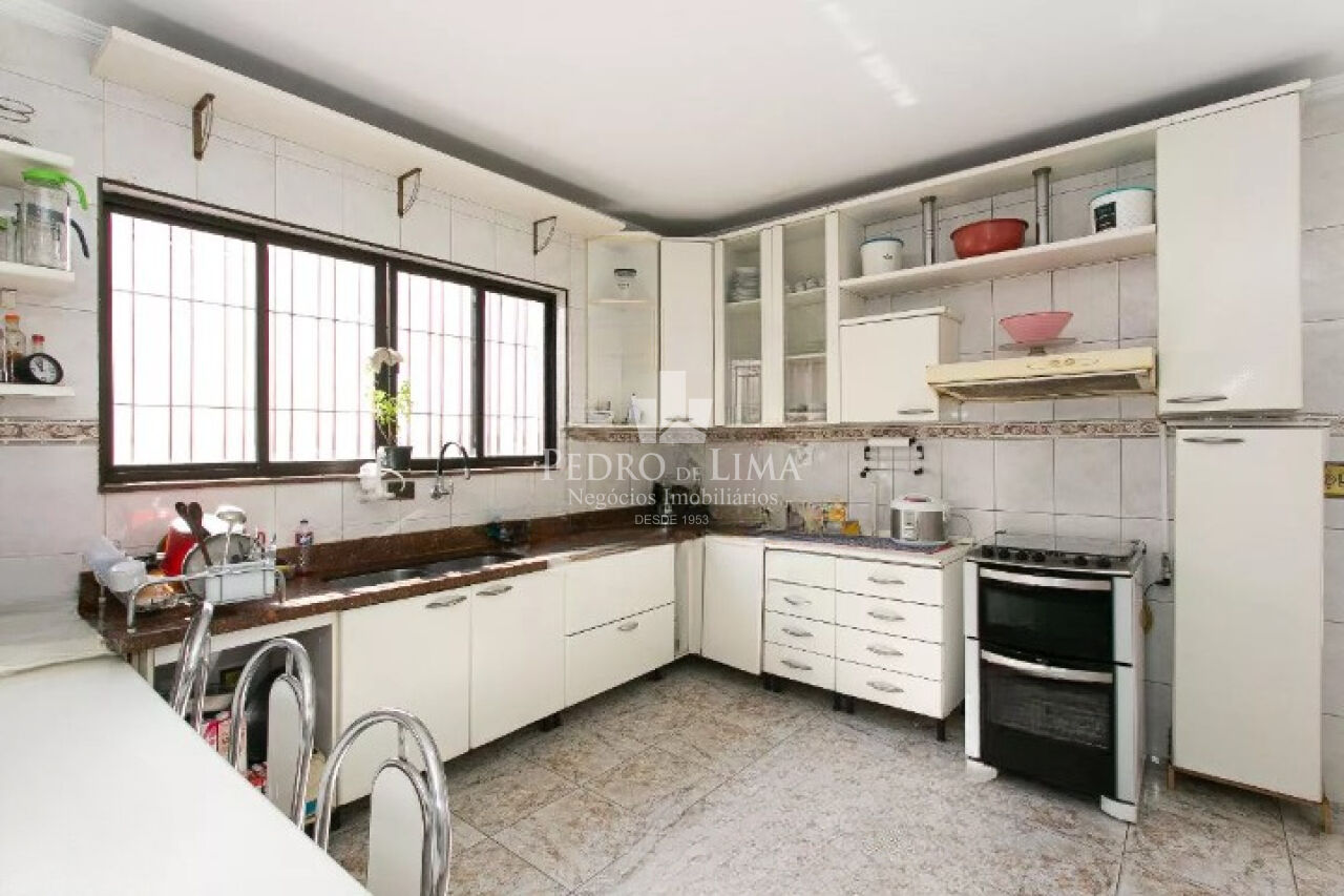 Casa com 3 quartos sendo 2 suítes e 8 vagas na Vila Carrão