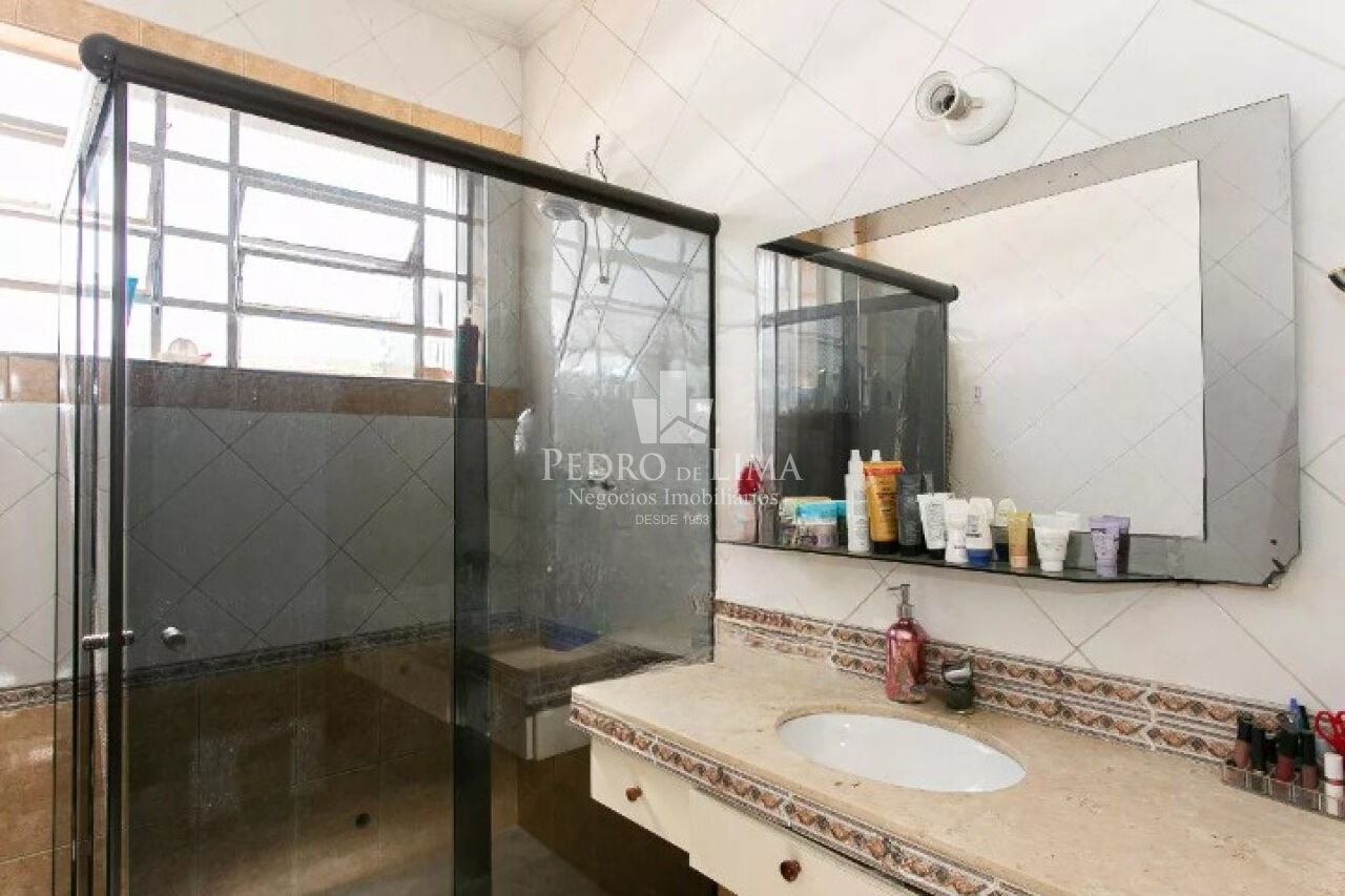 Casa com 3 quartos sendo 2 suítes e 8 vagas na Vila Carrão