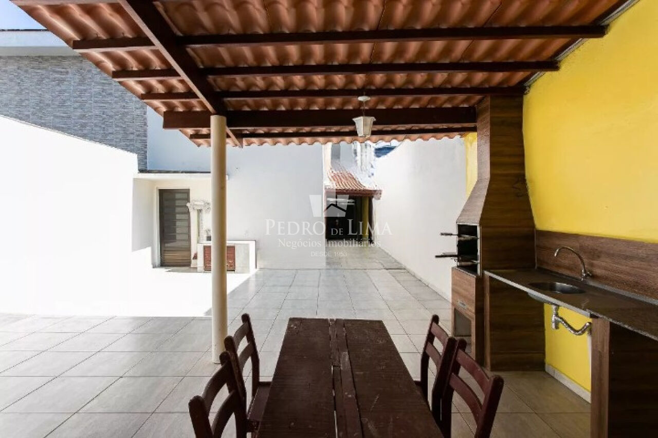Casa com 3 quartos sendo 2 suítes e 8 vagas na Vila Carrão
