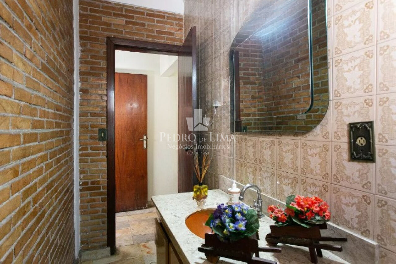 Casa com 3 quartos sendo 2 suítes e 8 vagas na Vila Carrão