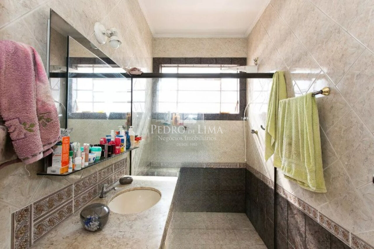 Casa com 3 quartos sendo 2 suítes e 8 vagas na Vila Carrão
