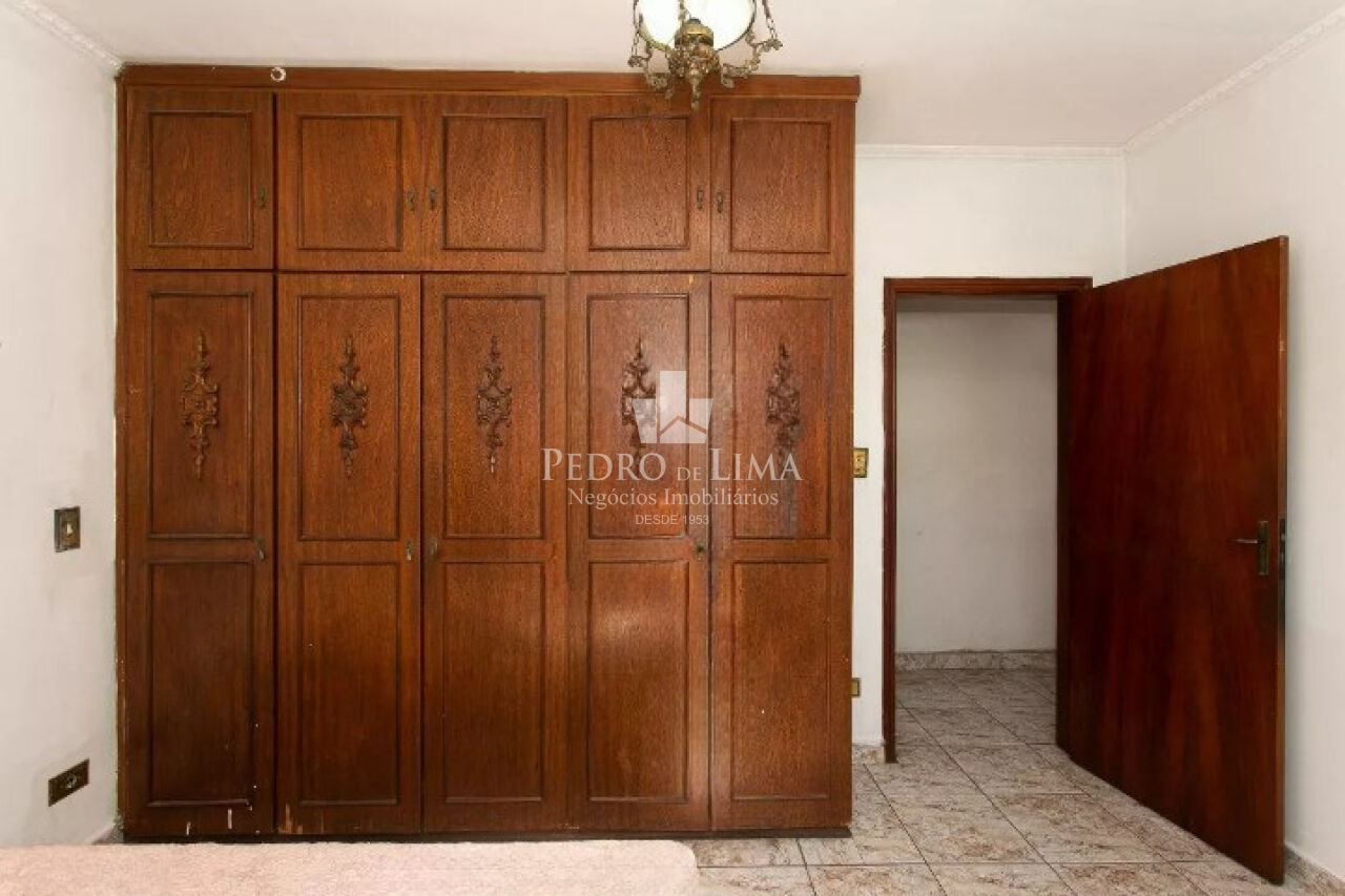 Casa com 3 quartos sendo 2 suítes e 8 vagas na Vila Carrão