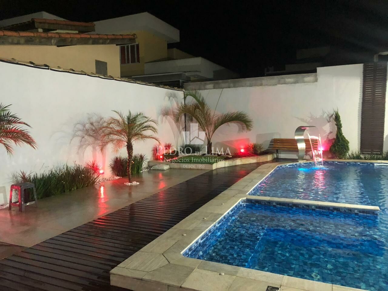 Casa Container com 6 suítes individuais, cozinha gourmet e piscina na Morada da Praia