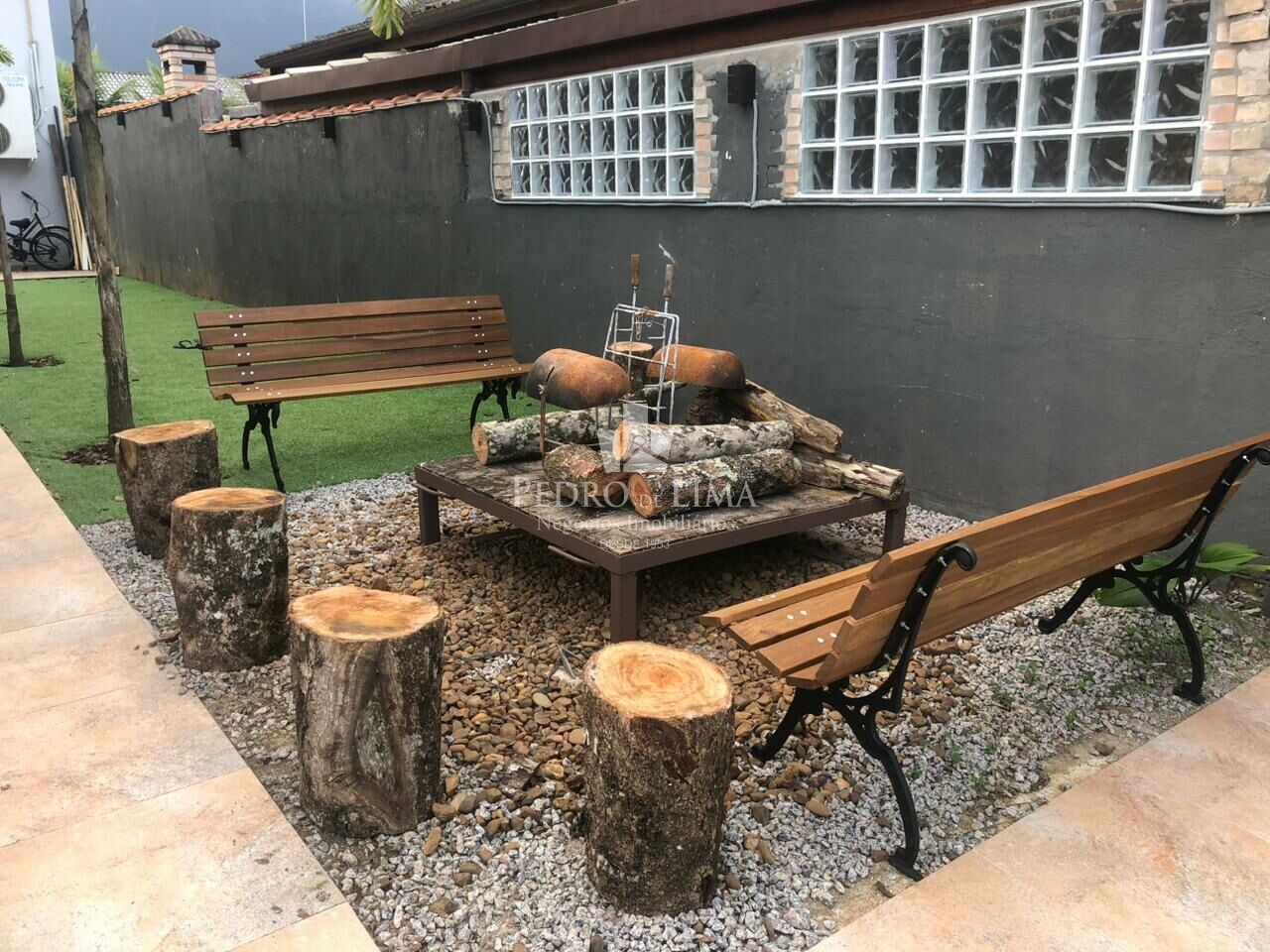 Casa Container com 6 suítes individuais, cozinha gourmet e piscina na Morada da Praia