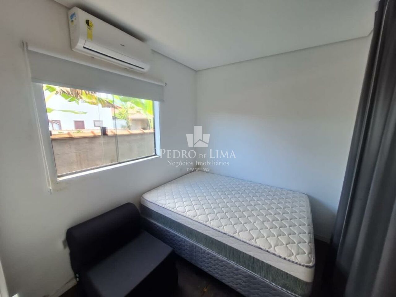 Casa Container com 6 suítes individuais, cozinha gourmet e piscina na Morada da Praia