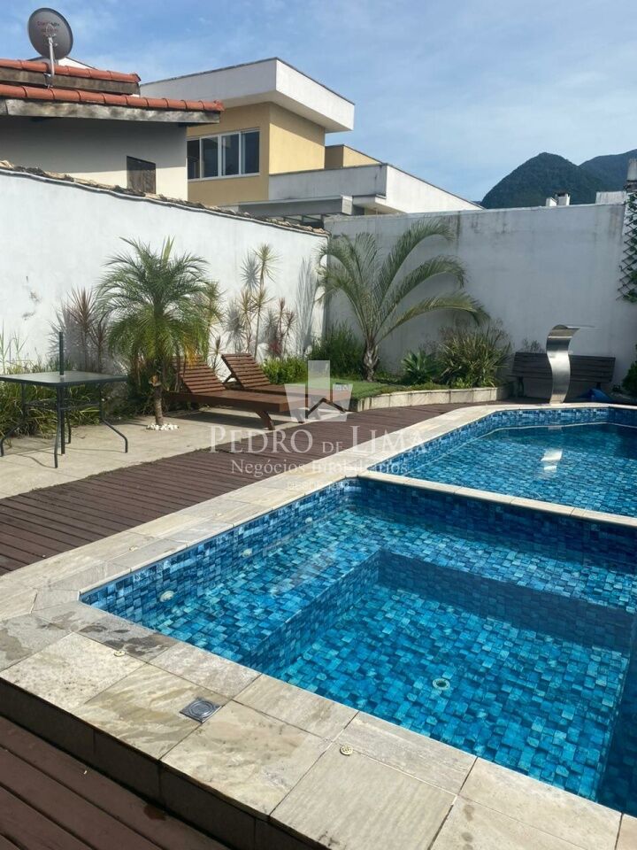 Casa Container com 6 suítes individuais, cozinha gourmet e piscina na Morada da Praia
