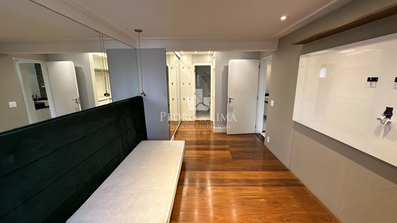 Apartamento cobertura no Jardim Anália Franco , 260m², 4 quartos e 3 vagas. Condomínio Anália Franco
