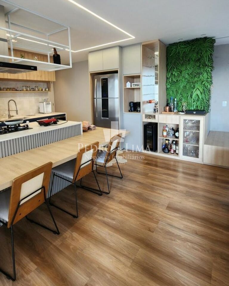 Condomínio Scena Tatuapé - 106m², 2 quartos suítes, varanda gourmet e 2 vagas.
