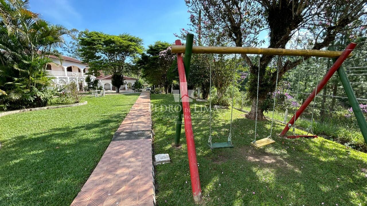 Chácara de 6050m², com casa de 5 Dormitórios, piscina, em Santa Isabel - SP 