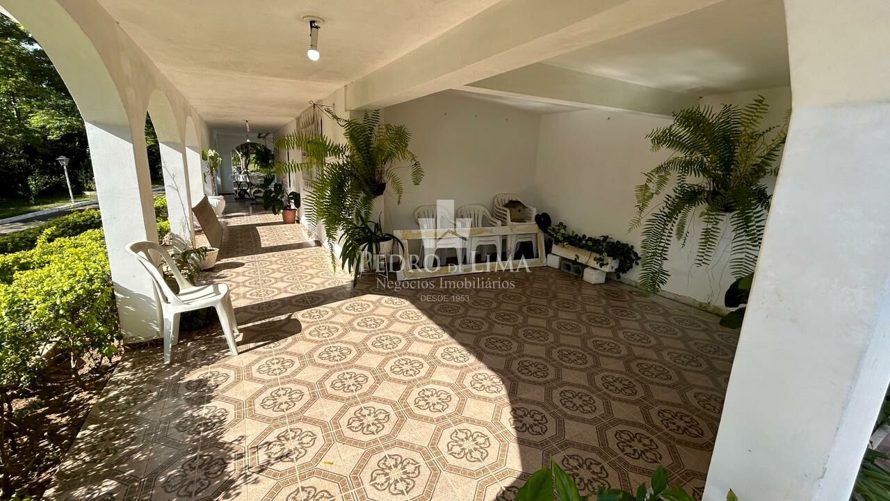 Chácara de 6050m², com casa de 5 Dormitórios, piscina, em Santa Isabel - SP 